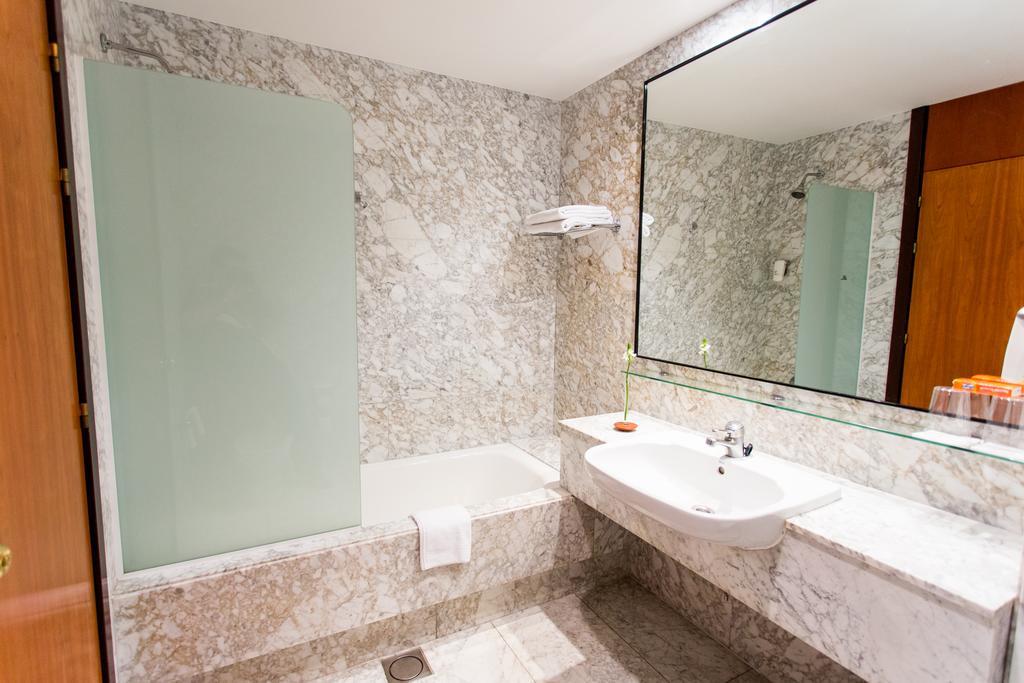 New Hotel Овиедо Стая снимка