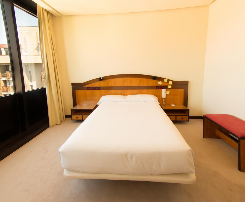 New Hotel Овиедо Стая снимка