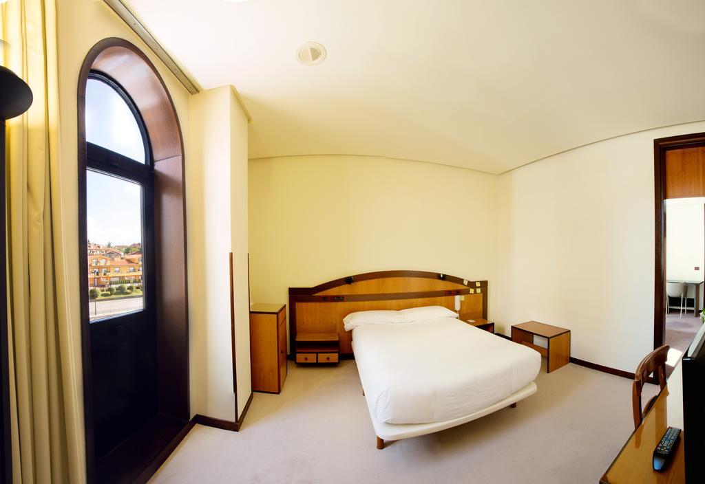 New Hotel Овиедо Стая снимка