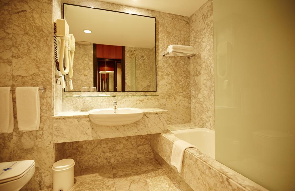 New Hotel Овиедо Екстериор снимка