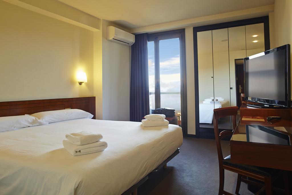 New Hotel Овиедо Екстериор снимка